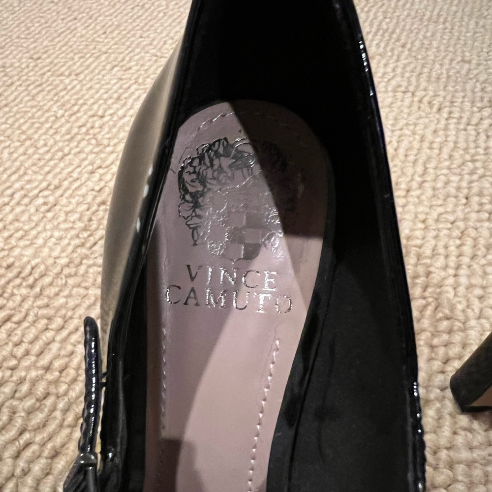 Vince Camuto black Patent heels - Picture 2 of 4